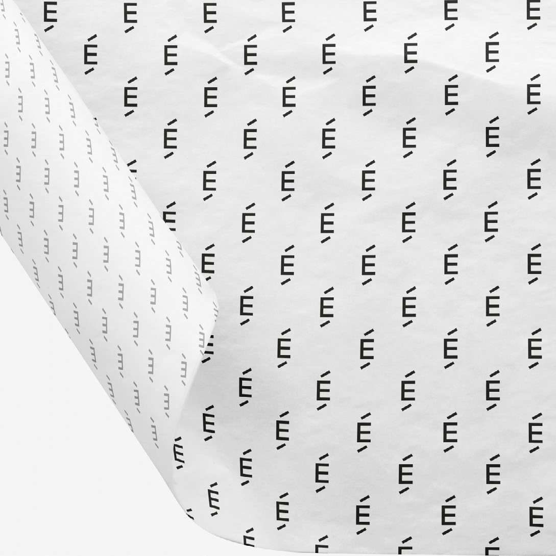 É pattern on tissue paper