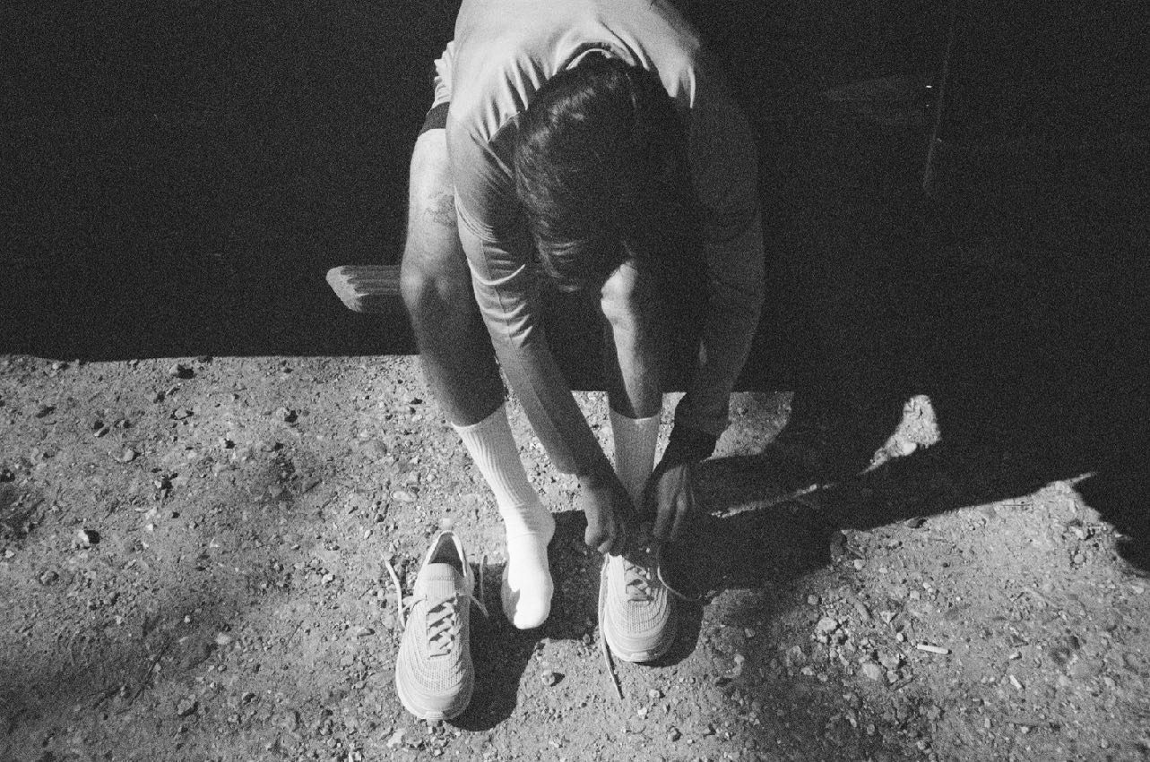 Runner lacing shoes, black and white