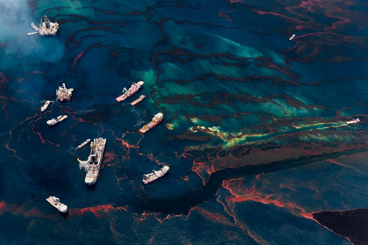 Ships on an oil slick from above